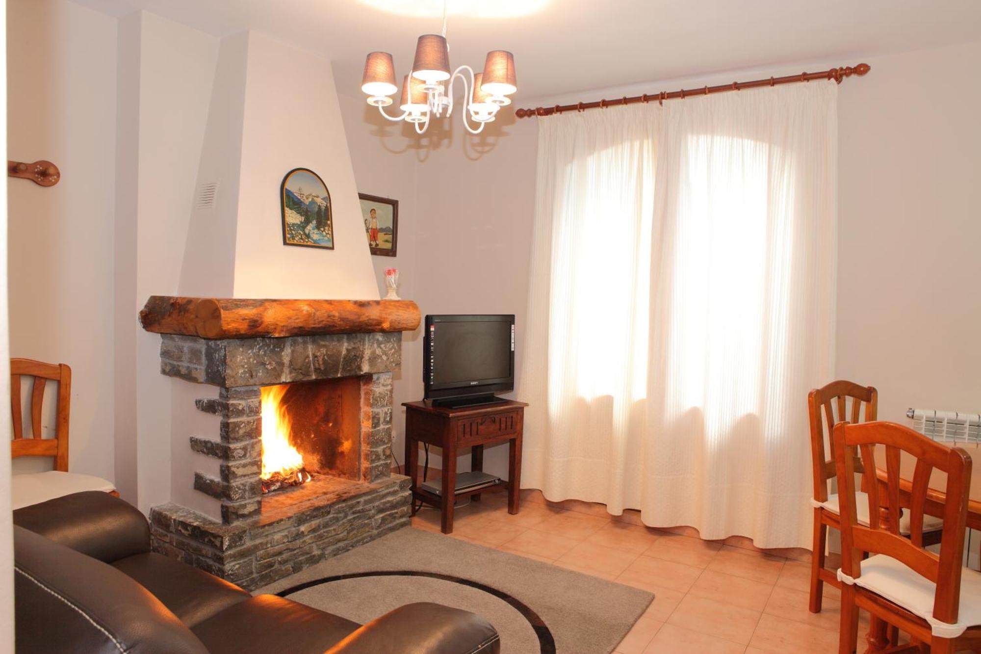 Apartamentos Alba Casa Alquesera Sahun エクステリア 写真