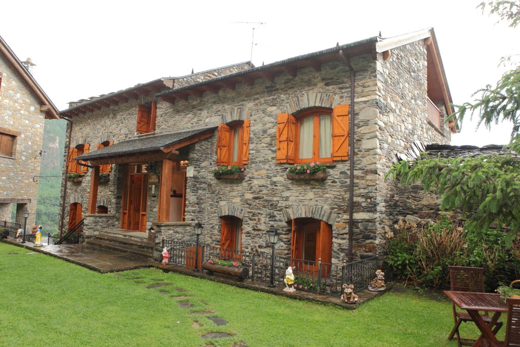 Apartamentos Alba Casa Alquesera Sahun エクステリア 写真